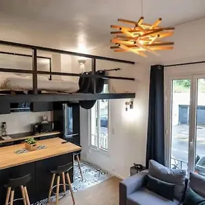 Avec Mezzanine , Nice France